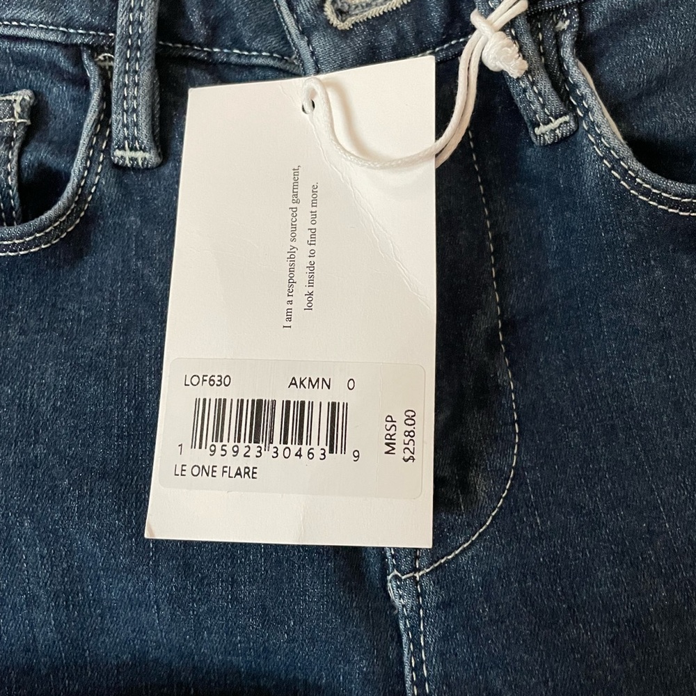 Le One Flare Mid-rise Jean from Frame - Picture 10 of 11